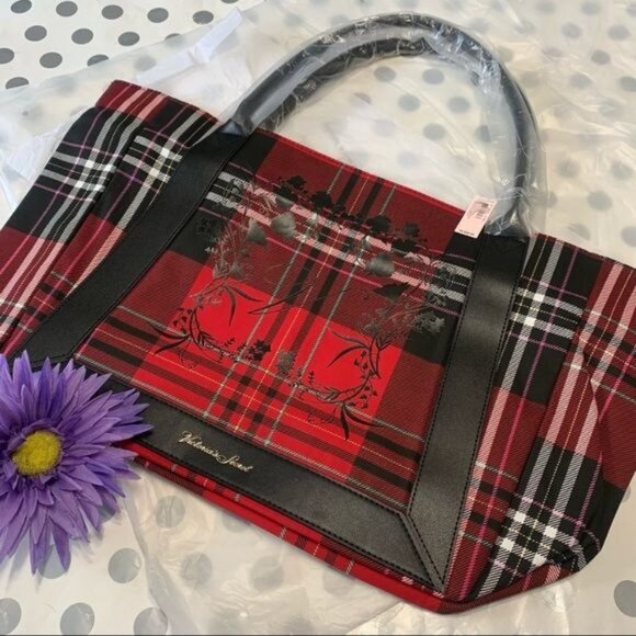 RED VICTORIAS SECRET TOTE - Picture 2 of 8